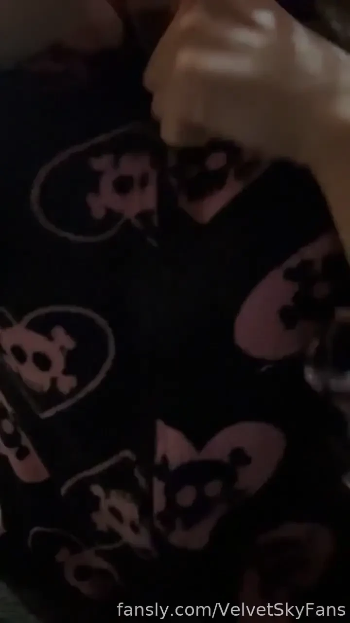 Who wants to join me in some fuckin titty play 