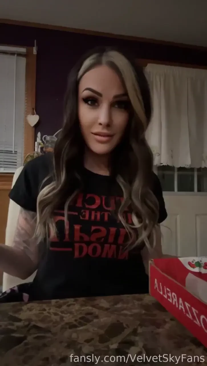 Titties and pizza sound good to you 