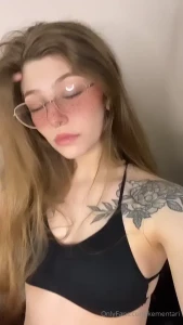 Hey ya ll i made a free page for my extras lewds feel free to follow