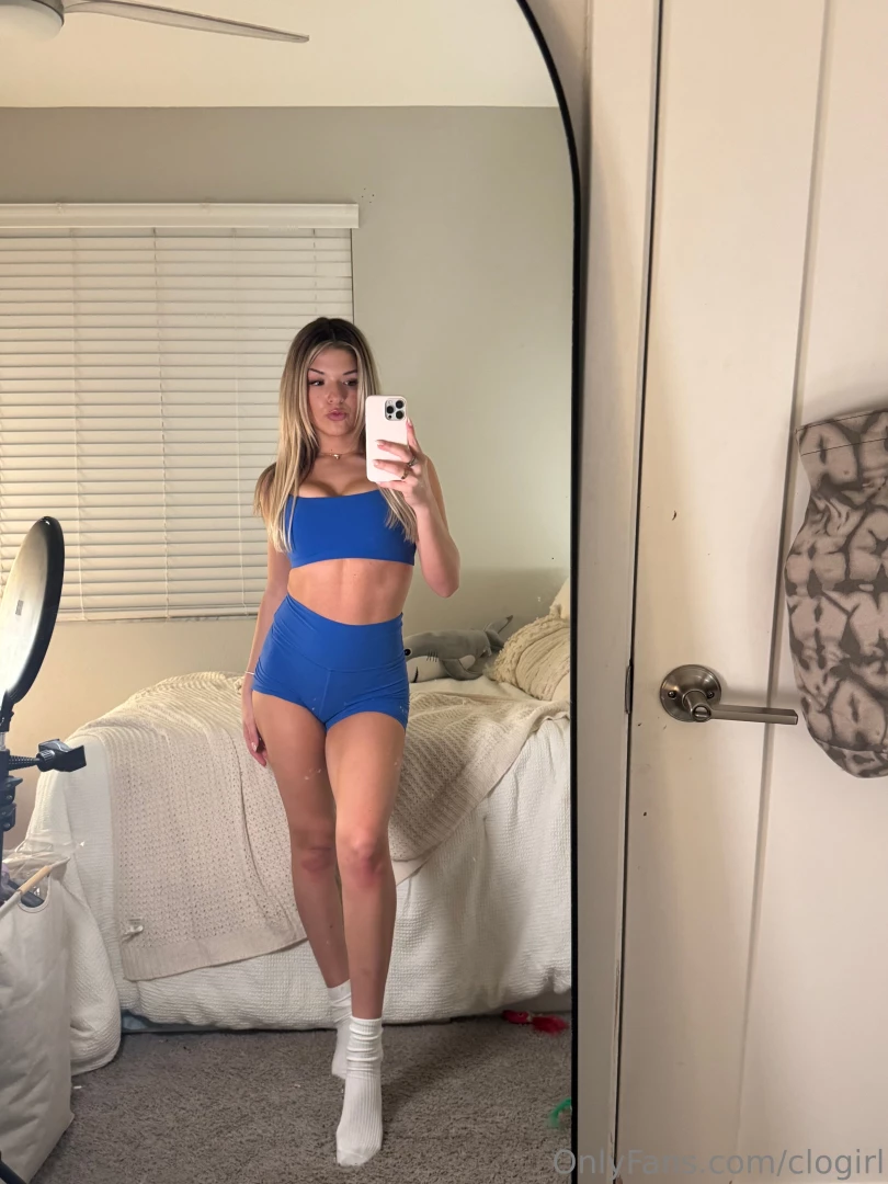 Imagine fucking me in this mirror 