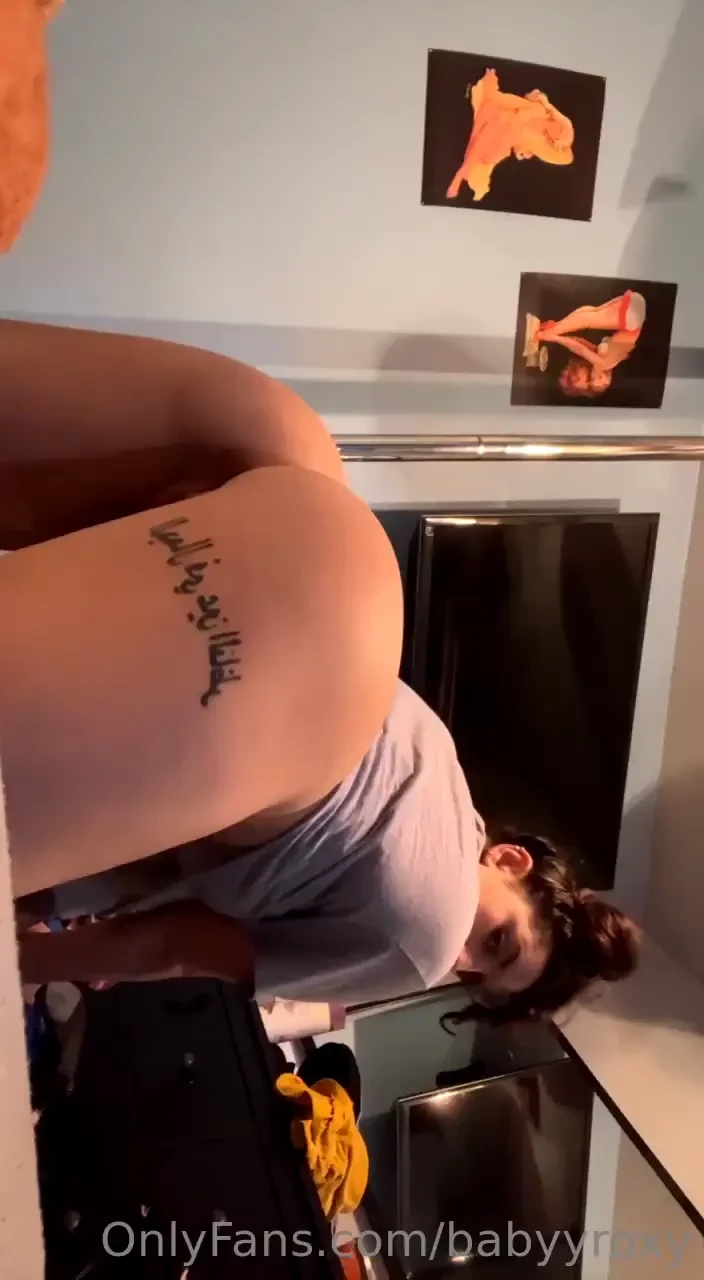 Twerking my ass off while spreading it with some nice little vibrator part 1 