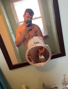 Jerking and cumming in my friends bathroom after a nice shower part 2