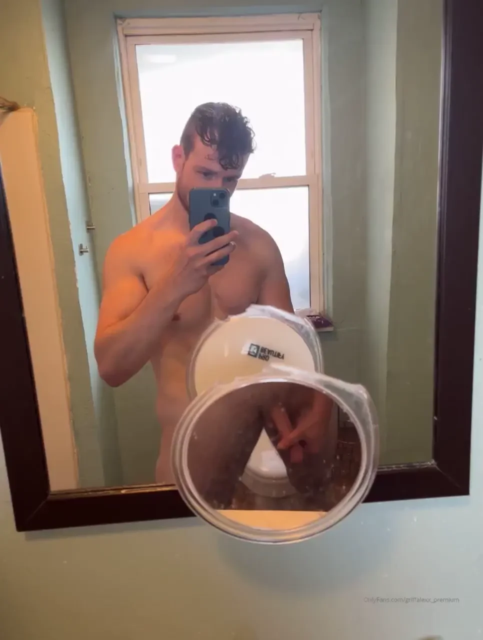 Jerking and cumming in my friends bathroom after a nice shower 