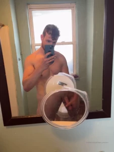 Jerking and cumming in my friends bathroom after a nice shower