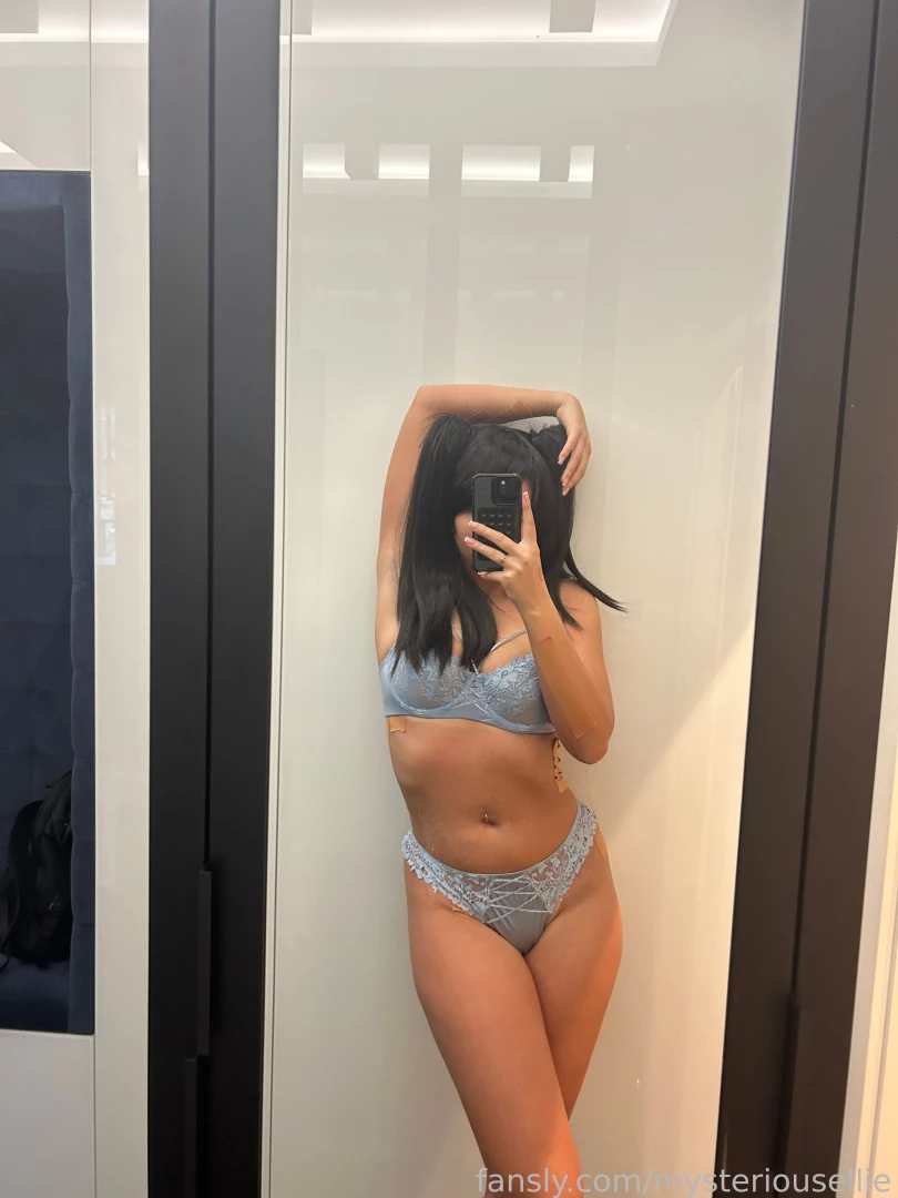 Give me neck kisses or backshots 