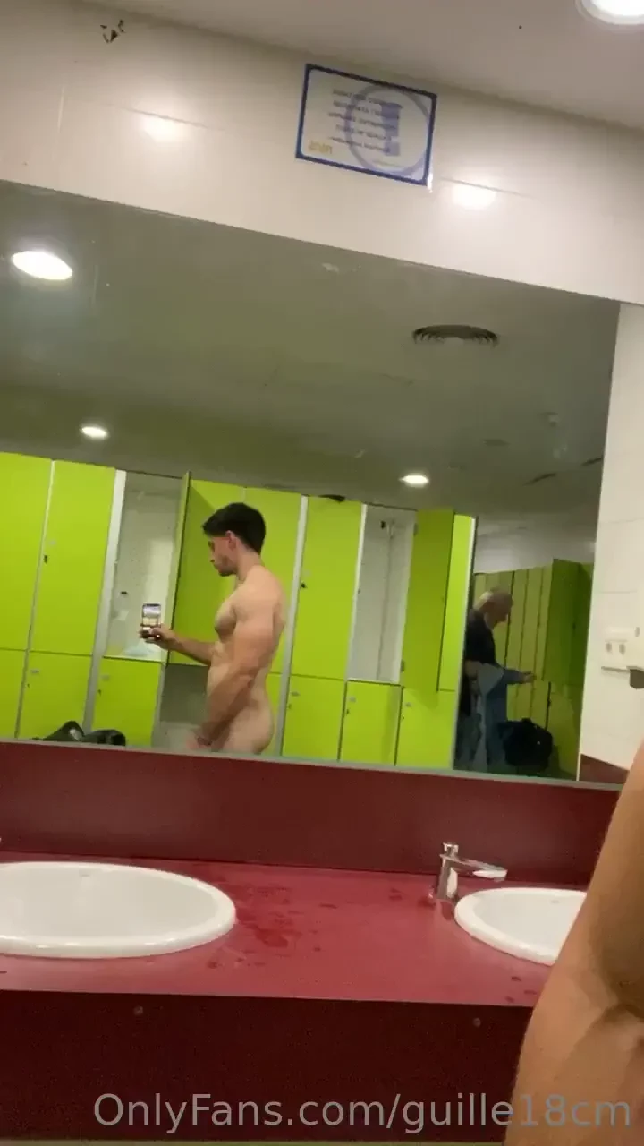 Una ducha despu s del gimnasio 