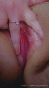 Tell me how pretty she is praise my pussy