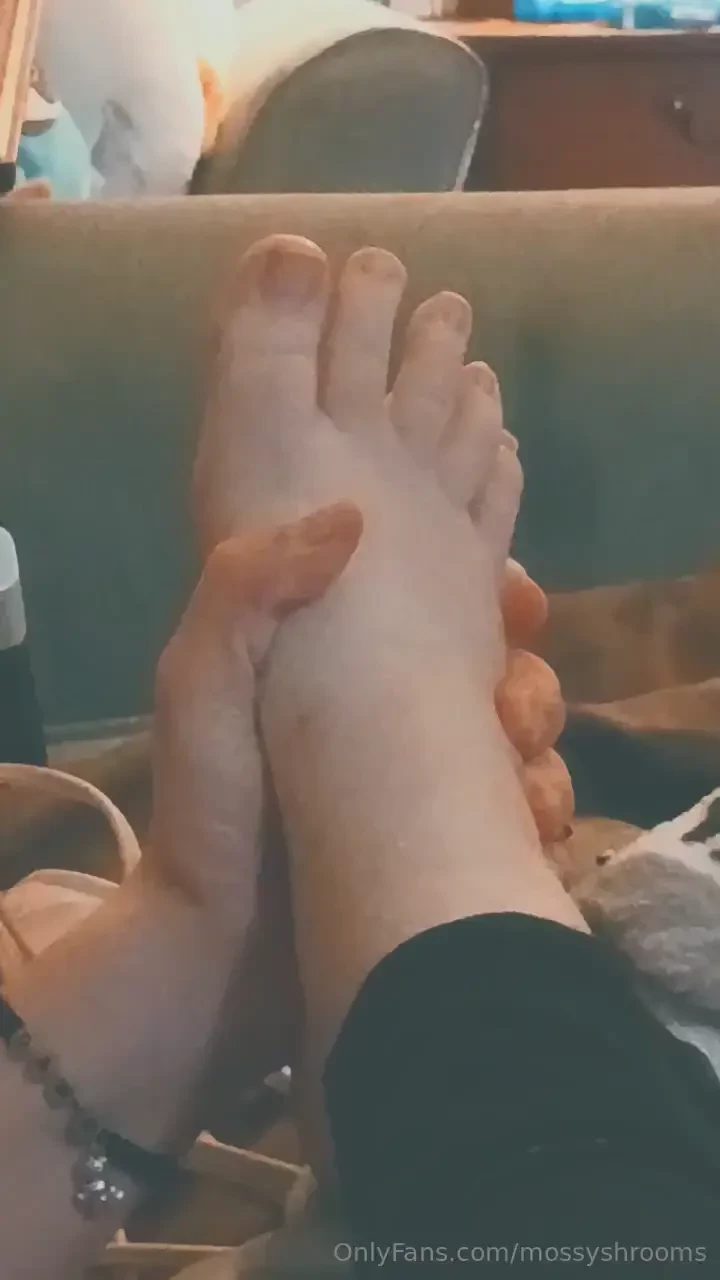 Sooo good at foot massages i wish it was you baby 