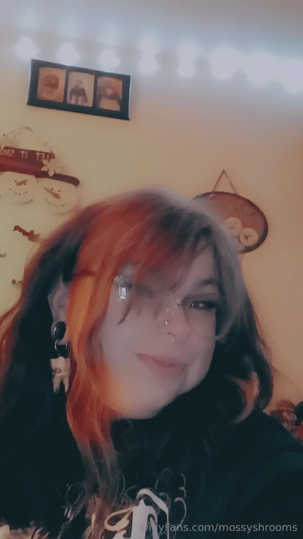 Wanna show everyone the mini photoshot i took with my new glasses aren part 1 