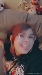 Wanna show everyone the mini photoshot i took with my new glasses aren part 2