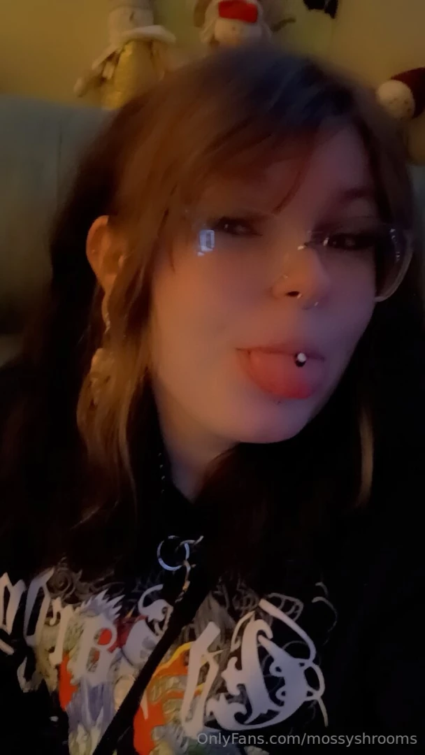 Wanna show everyone the mini photoshot i took with my new glasses aren part 6 