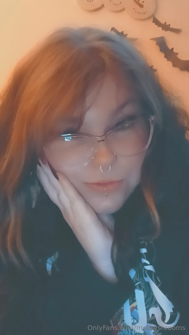 Wanna show everyone the mini photoshot i took with my new glasses aren 