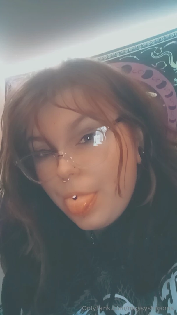 Wanna show everyone the mini photoshot i took with my new glasses aren part 3 