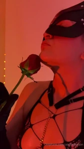 Feel the taste it s my bite look here it s art