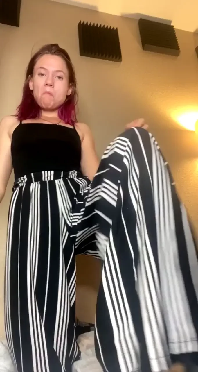 Quick ouftit of the day i love these pants hahahahahah these photos 