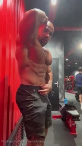 Another beast workout who has the best pecs in the game i do part 1