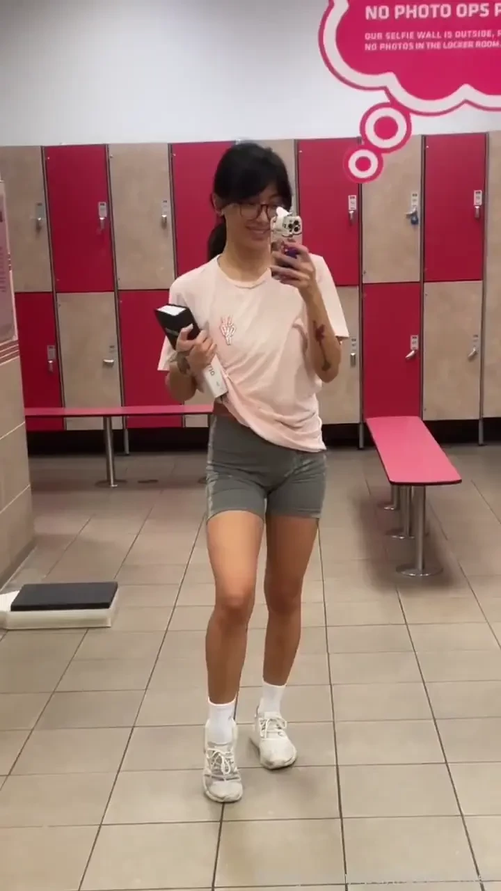 Front or back asian fitgirl gymgirl yogashorts bootyshorts petite 