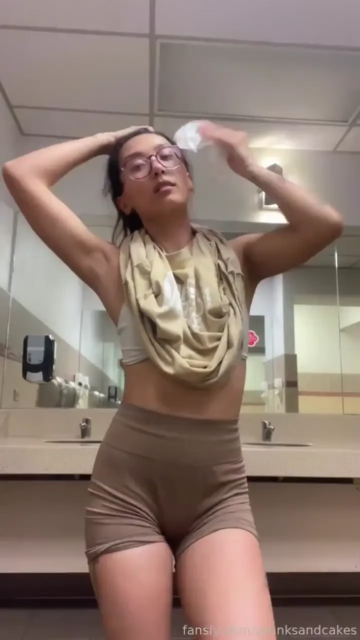 I can t tell if the a c is on in this place asian asiangirl fitgirl 