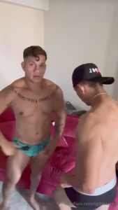 Con un rico culito uff se la meto cada que puedo