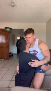 Con un amigo que ya me pedia verga da muy buenas chupadas y lo hicimos