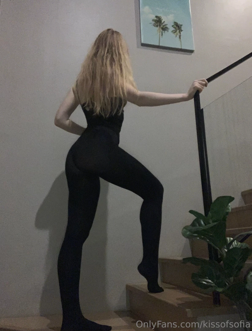 Just tights alone is already enough everything else is extra 