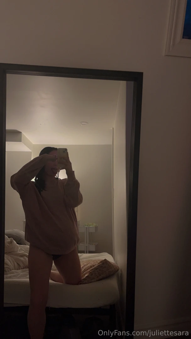 Good morning babes who wants to help me wake up the right way 