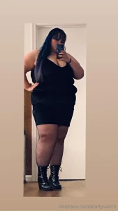 The goth girl of your dreams