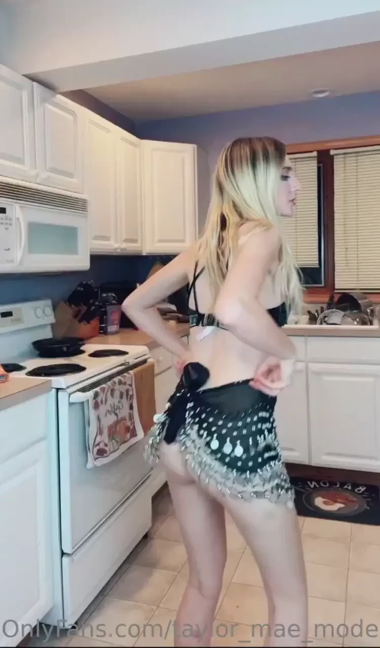 Tiktok trend what would u do if i showed up at your door like this 