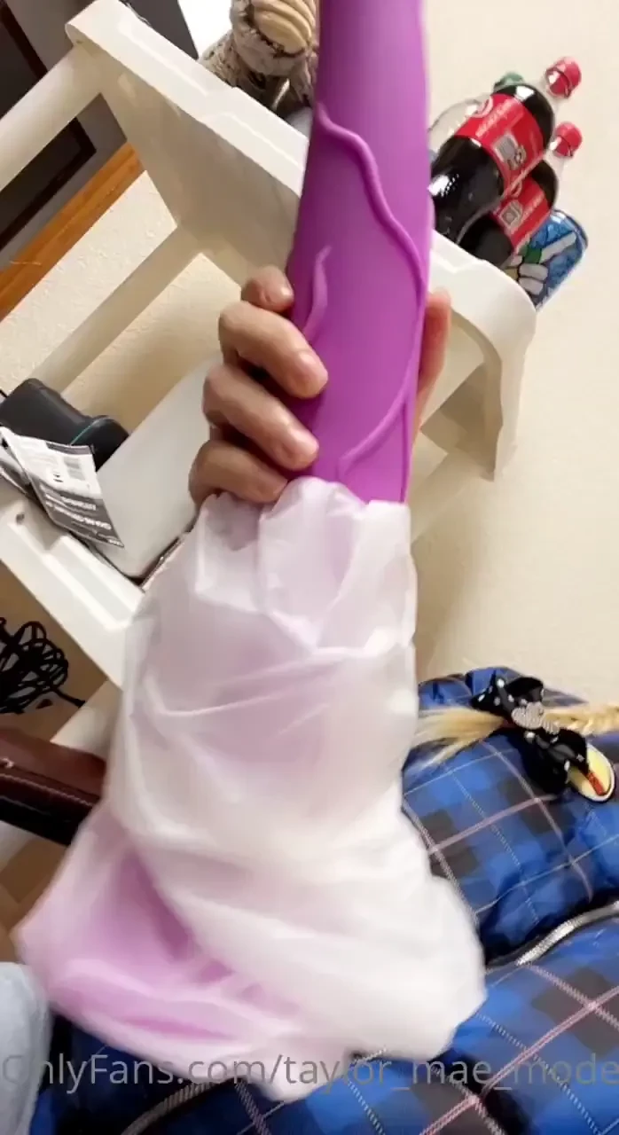 Omg should i even try to shove this inside my vagina 