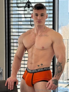 Hard bulge soft lighting and all the right angles