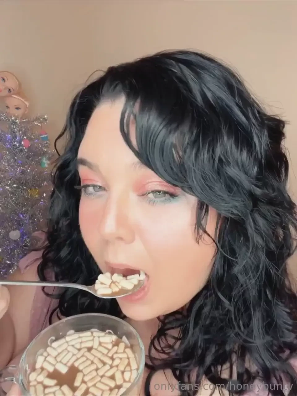 Watch me in this cozy holiday cum this video is belly focused for my 