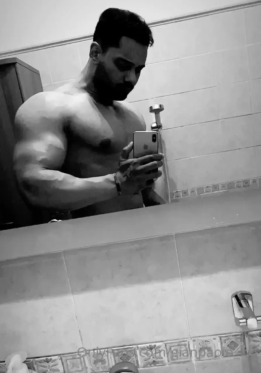 50 likes for my bathroom selfie 