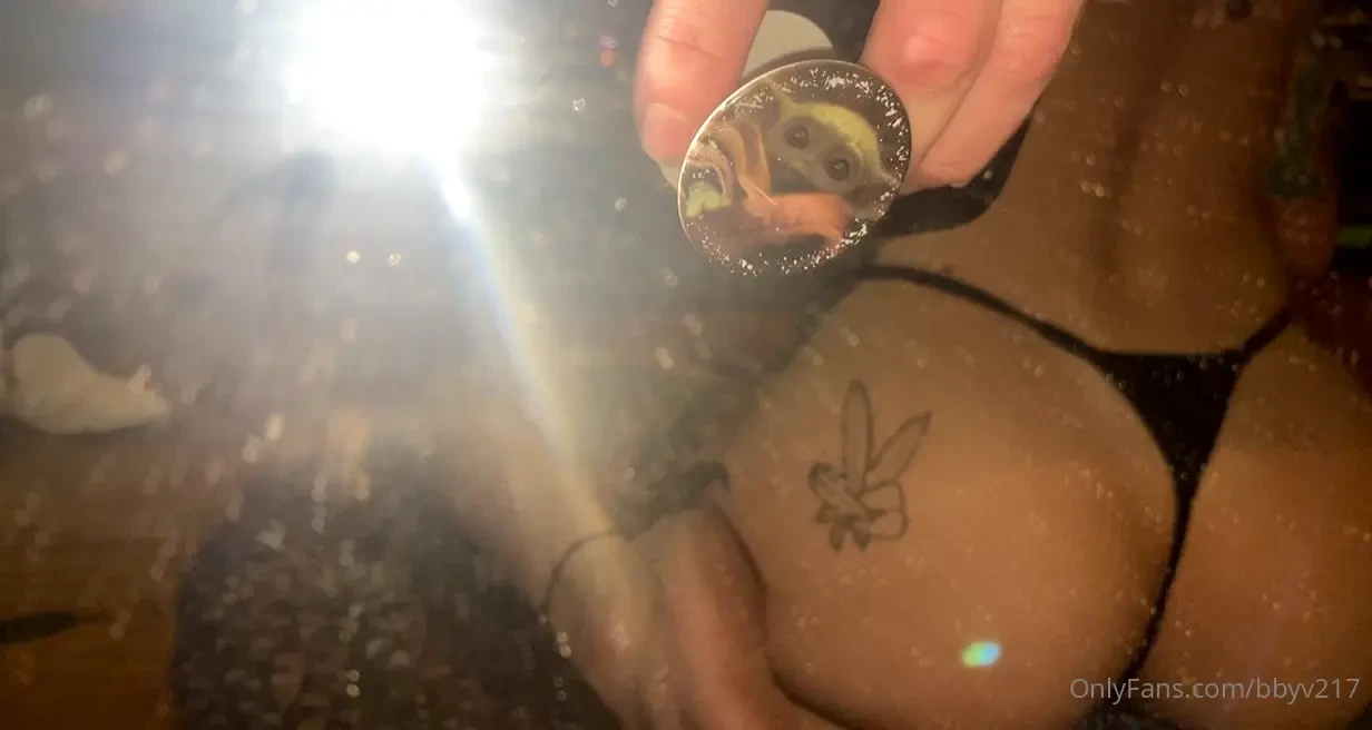 Dirty mirror with a lil jiggle 