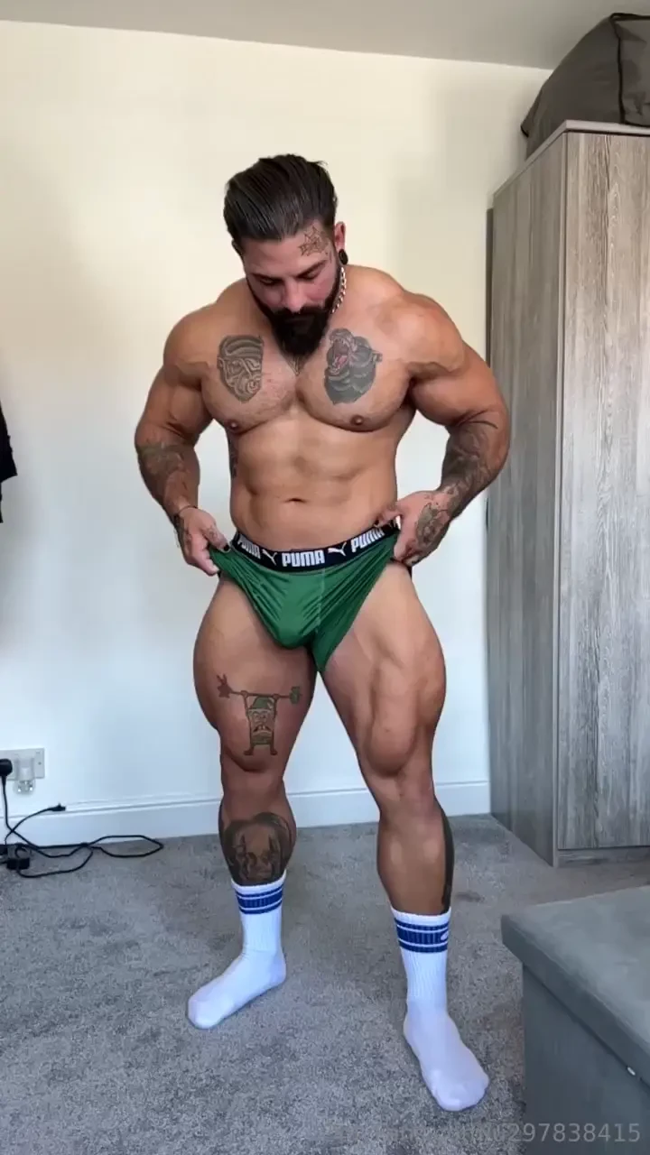 I personally think this full video is hot as fuck send me a dm saying 