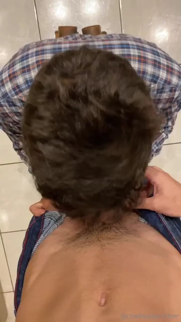 Coloquei meu primo pra tirar meu leite logo cedo 