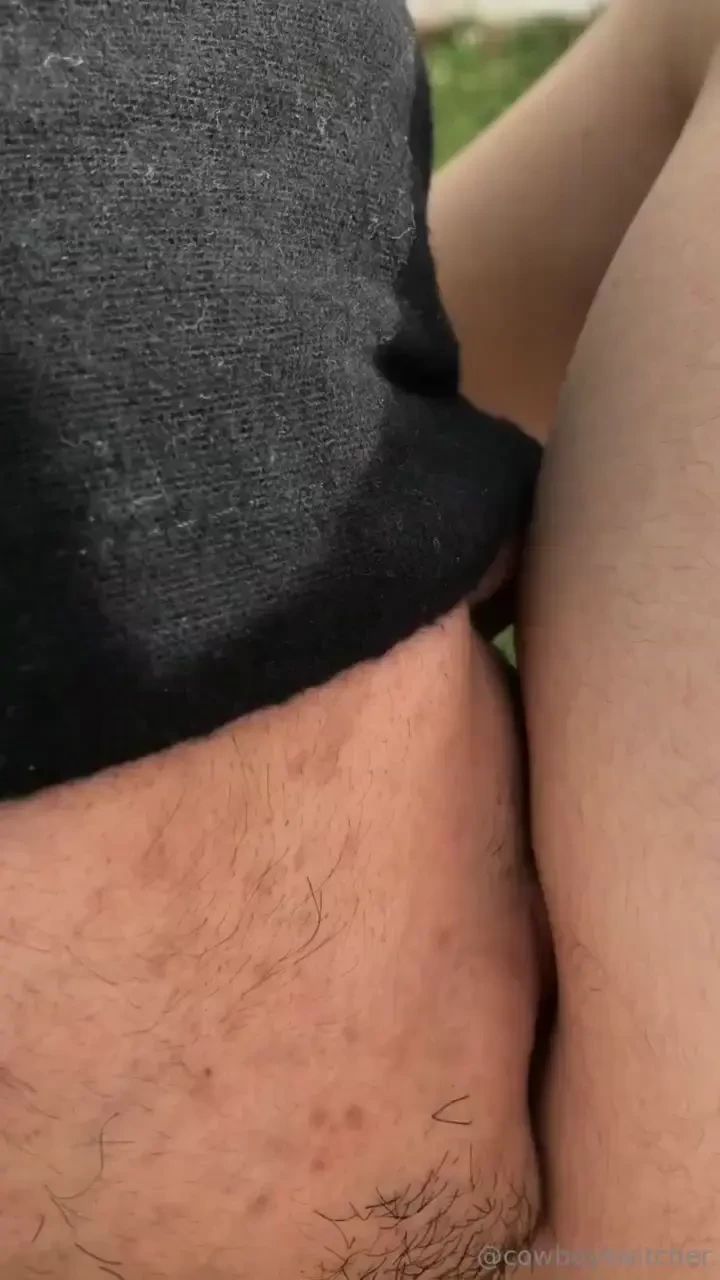 Novinho pediu pra lamber minhas botas e tomar meu leite e claro que eu 