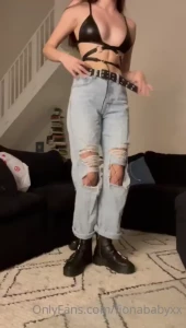 Which outfit do you guys prefer