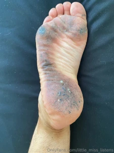 My floors were so messy but i usually like to broom and clean barefoot part 2