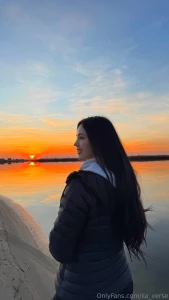 Yesterday i waited for a moment to see the sun disappear behind the