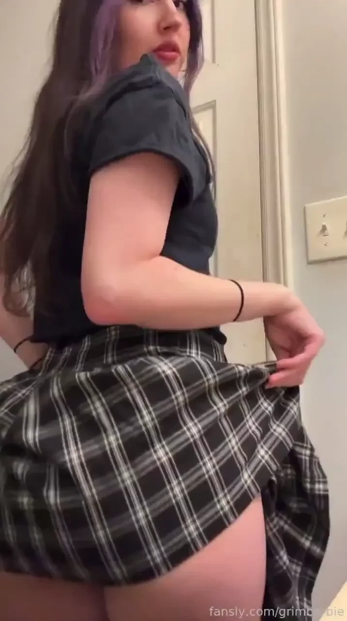 Secret bathroom tease alt altgirl upskirt tease egirl fyp ass pawg 