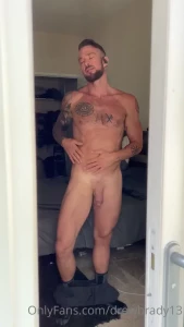 Where s my voyeurs at when i accidentally leave my door open and you