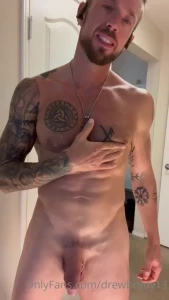 Your 6 4 shredded monster putting on a little muscle show