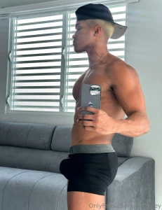 Dale swipe para verme el bicho bien parao swipe to see my hard cock