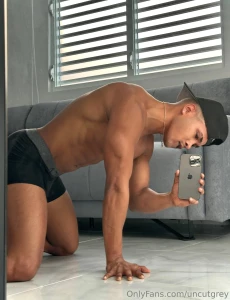 Dale swipe para verme el bicho bien parao swipe to see my hard cock part 2