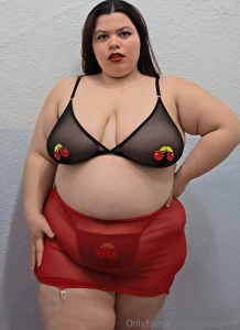 Te gustaria comerte estas dos cerezas