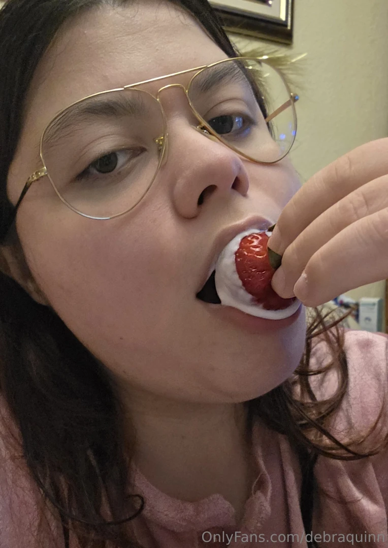 Fresas con yogurt en mi boquita llevo mis gafas puestas jiji part 3 