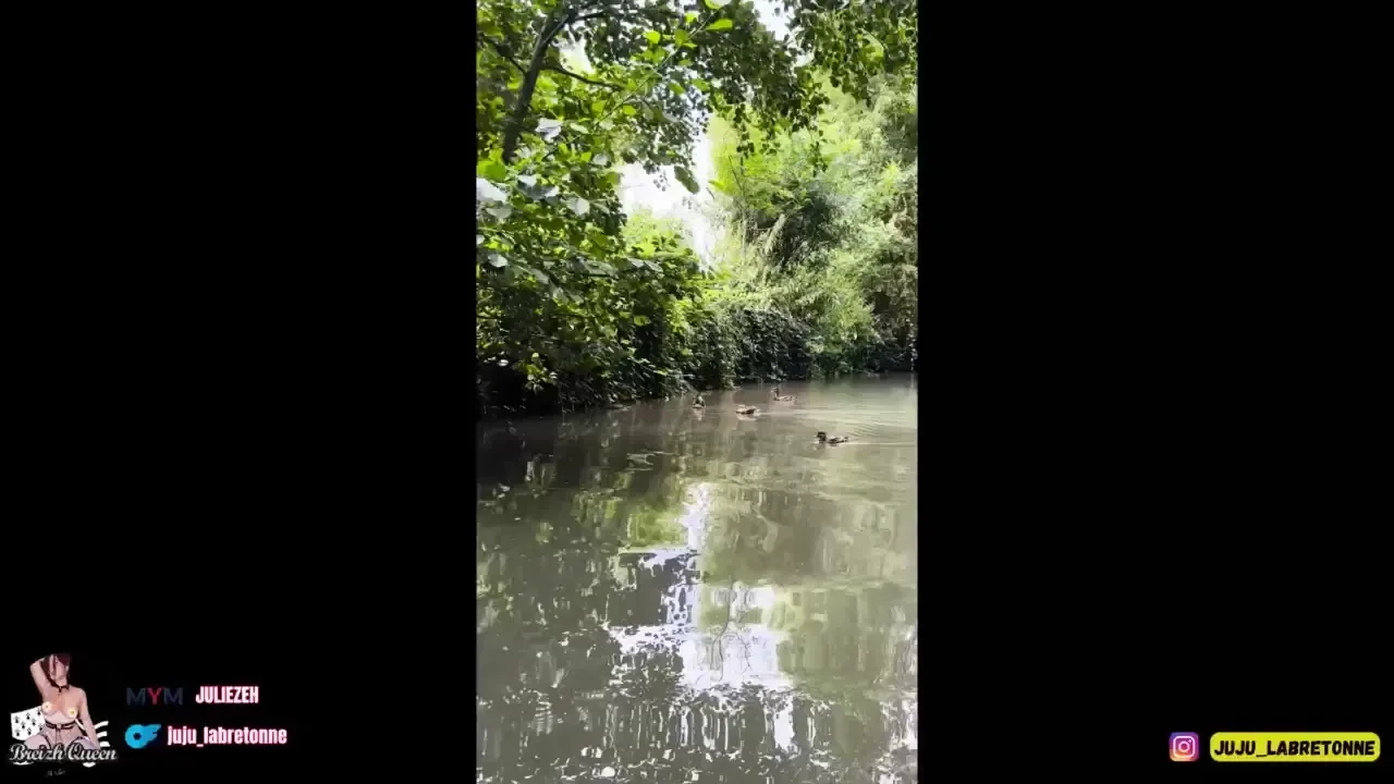 Outdoor en cano dans le marais poitevin pov blowjob and titsjob sans 