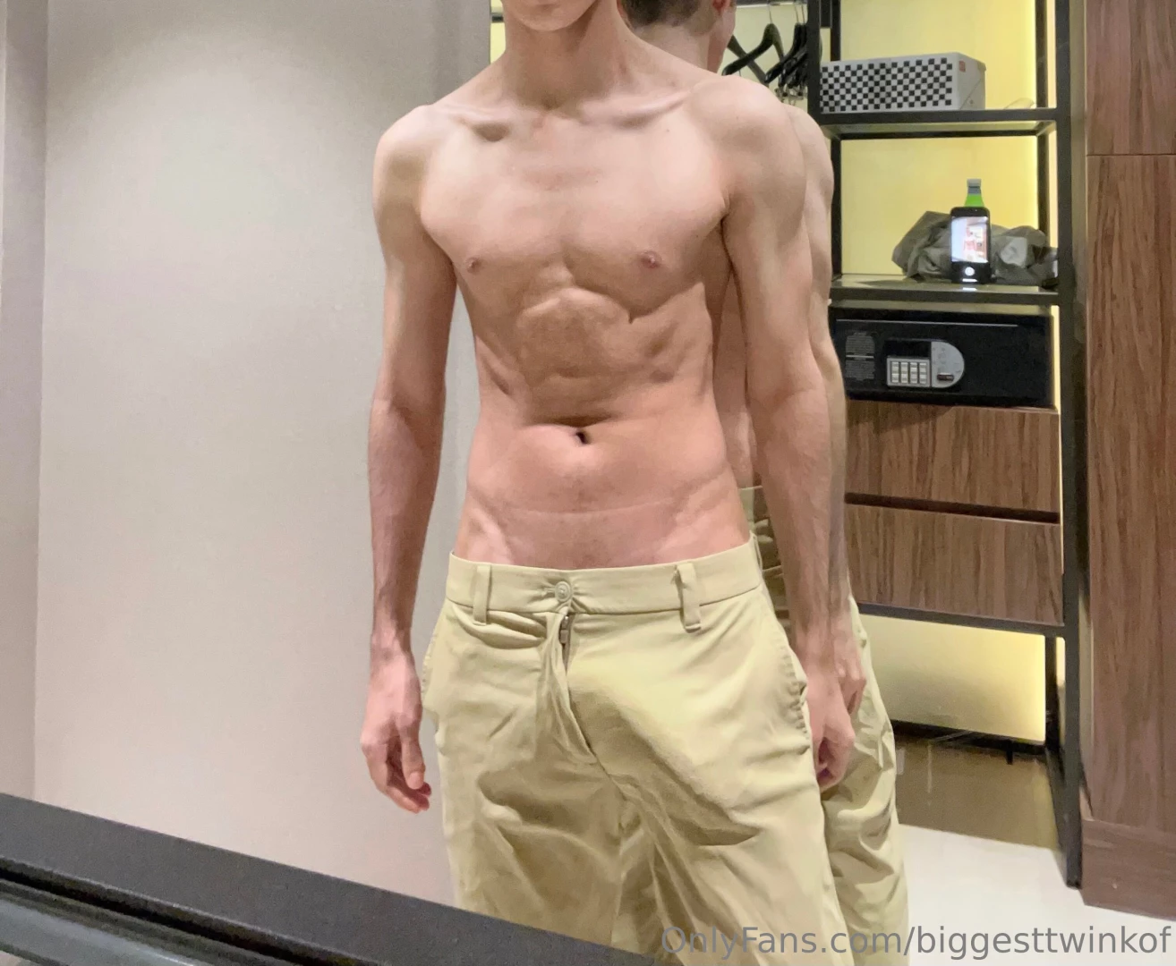 What would you do if you saw my bulge babe 