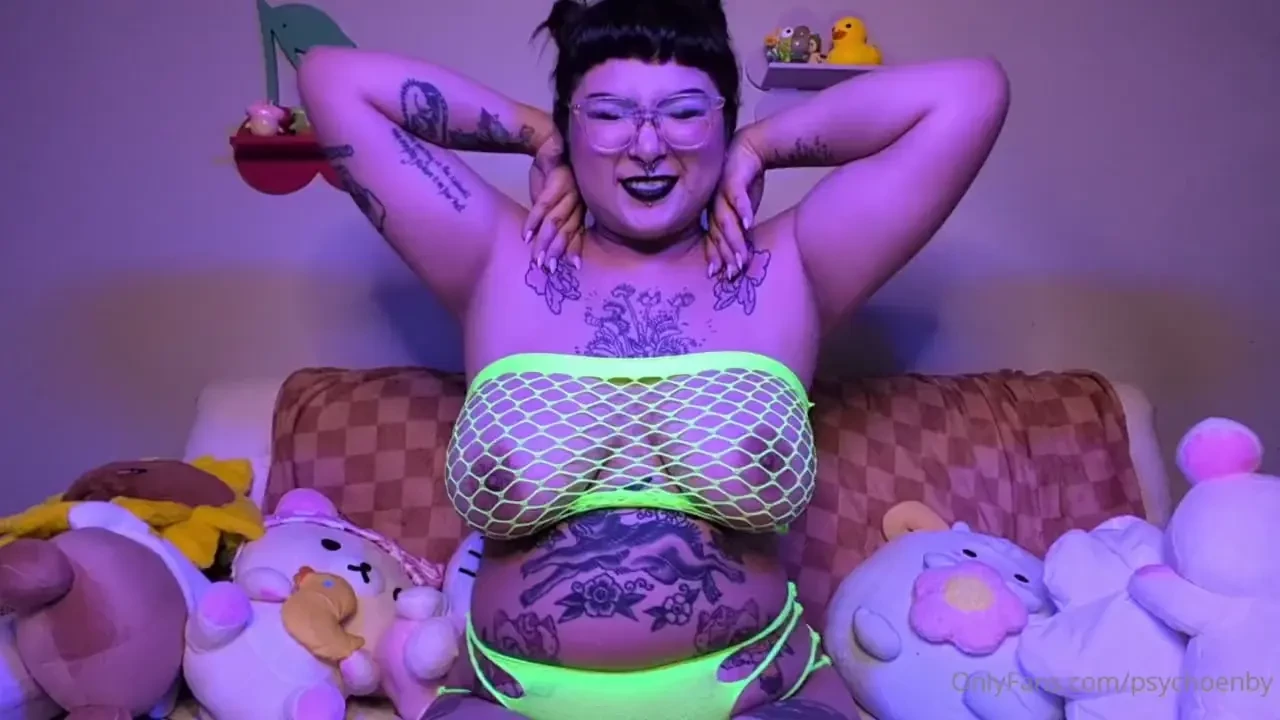 More space babe an oiled-up extravaganza o _ o 