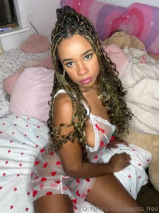 Take it off pretty please daddy i am waiting for you on my vip page go